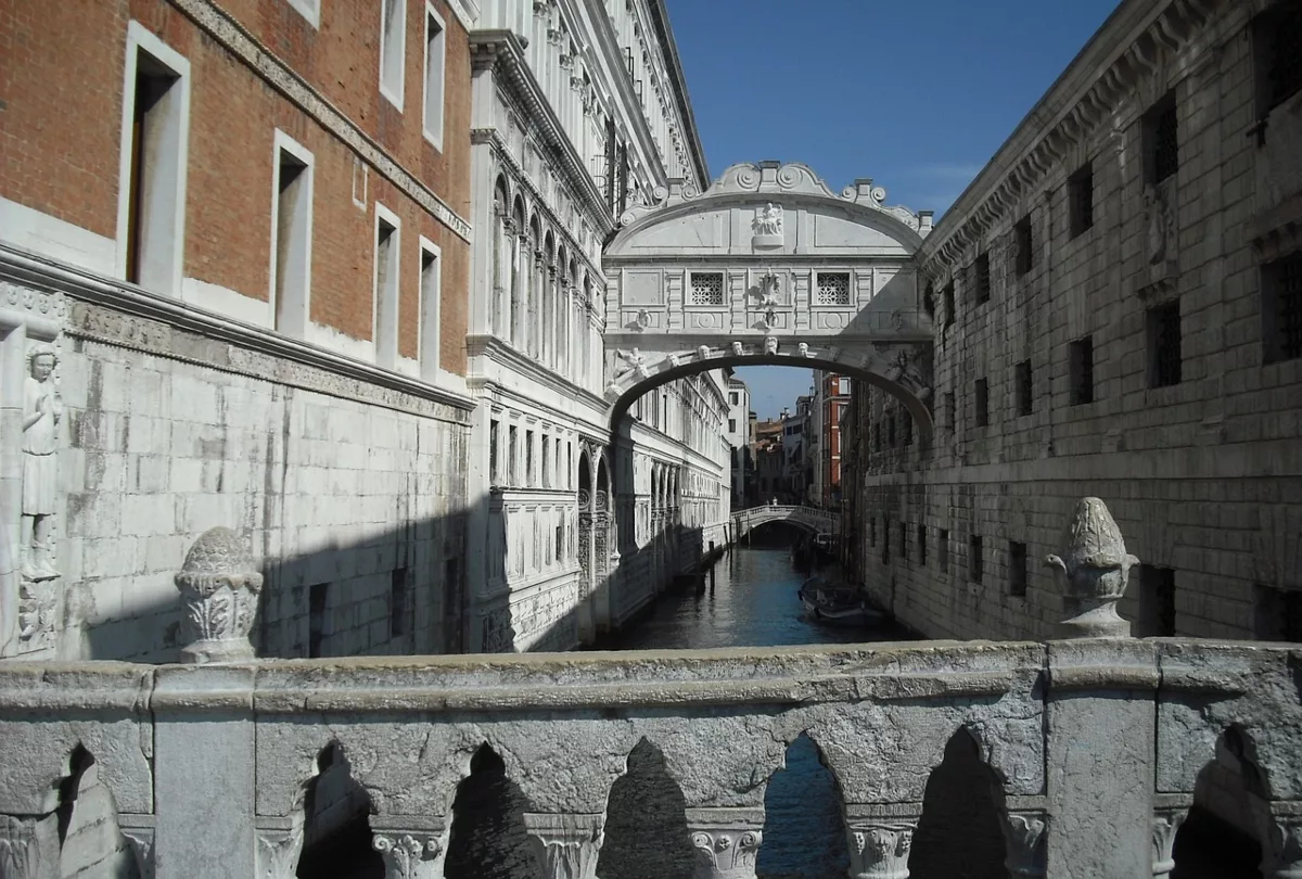 Puente de los Suspiros visto desde el Ponte della Paglia