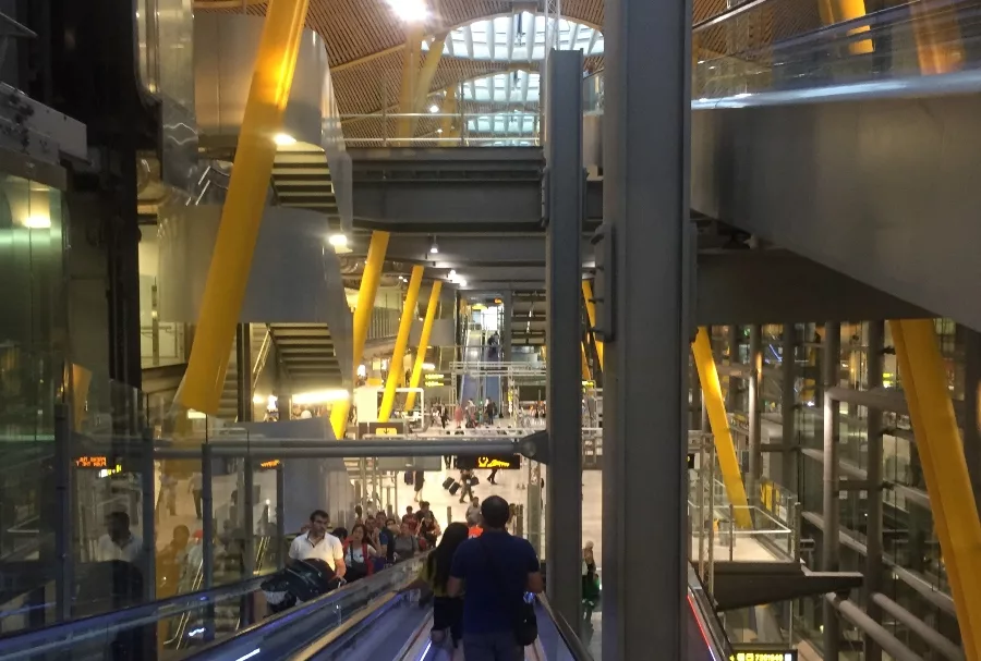 CÓMO MOVERSE POR EL AEROPUERTO ADOLFO SUÁREZ MADRID BARAJAS