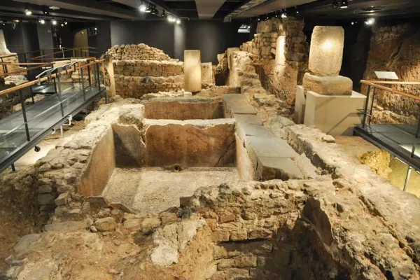 Museo de Historia de Barcelona (MUHBA) Un recorrido subterráneo por la antigua Barcino romana, ideal para conocer los orígenes de la ciudad