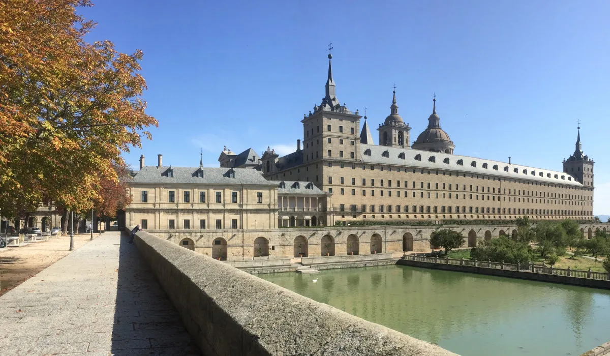 Vista panorámica del Monasterio de El Escorial en San Lorenzo de El Escorial, Comunidad de Madrid, España