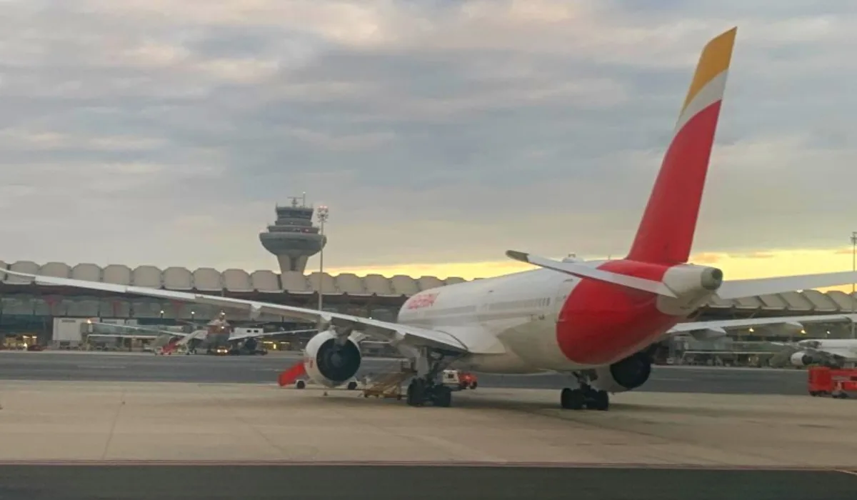 Avión de la compañía Iberia en la T4 del Aeropuerto Madrid Barajas Adolfo Suarez