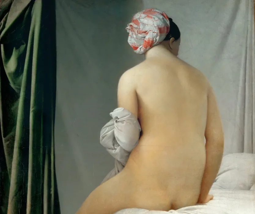 La bañista (Ingres, sala 940)
Pintada en 1808, muestra a una mujer de espaldas en una pose serena y refinada. Es un ejemplo de la perfección clásica de Ingres, con una anatomía idealizada y una suavidad en la piel que la convierten en una de las imágenes más célebres de la pintura francesa del siglo XIX.