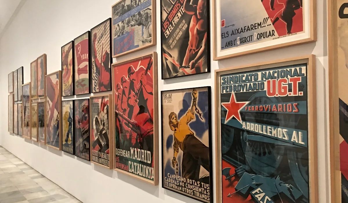 Carteles históricos de la Guerra Civil expuestos en el Museo Reina Sofía de Madrid