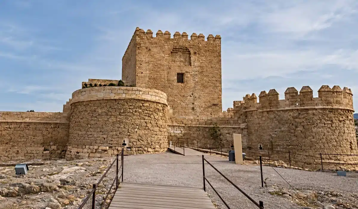 La historia de Almería: Del puerto más rico de Al-Ándalus al desierto que fue el Lejano Oeste: tres mil años de historia en el confín de Europa